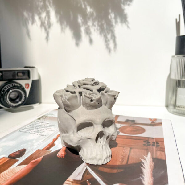 FRIDA - Décoration tête de mort en béton – Image 2