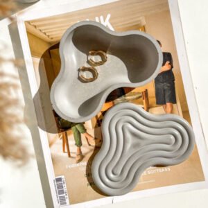 Boîte à bijoux Wavy en béton avec couvercle dans une décoration contemporaine.