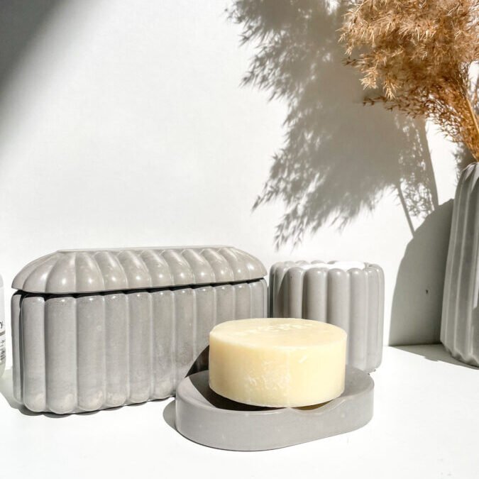 Porte-savon minimaliste pour savon solide à mettre dans une salle de bain contemporaine.