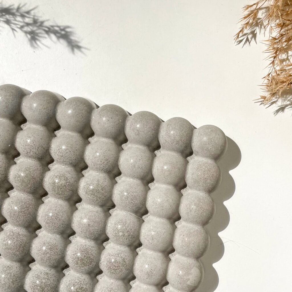 Création décorative en béton, pièce unique réalisée artisanalement.